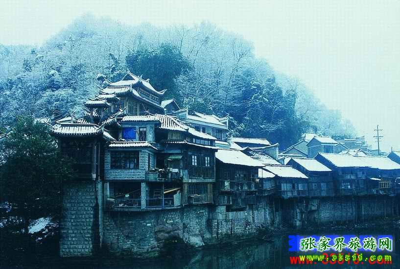 長(zhǎng)沙往返A(chǔ)8線：鳳凰古城、梵凈山、德夯苗寨汽車三日游