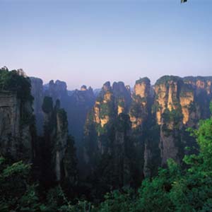 單獨(dú)成團(tuán)N線：張家界、天子山、寶峰湖、猛洞河漂流、鳳凰古城四晚五日湘西全景游