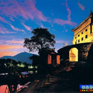 喜樂L線：天門山、張家界、袁家界、猛洞河、鳳凰古城超經(jīng)典五日游