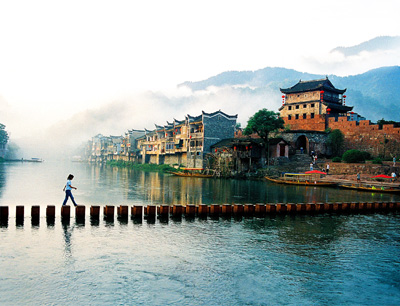 長(zhǎng)沙往返A(chǔ)9線：鳳凰古城、德夯苗寨、矮寨吊索橋品質(zhì)純玩兩日游